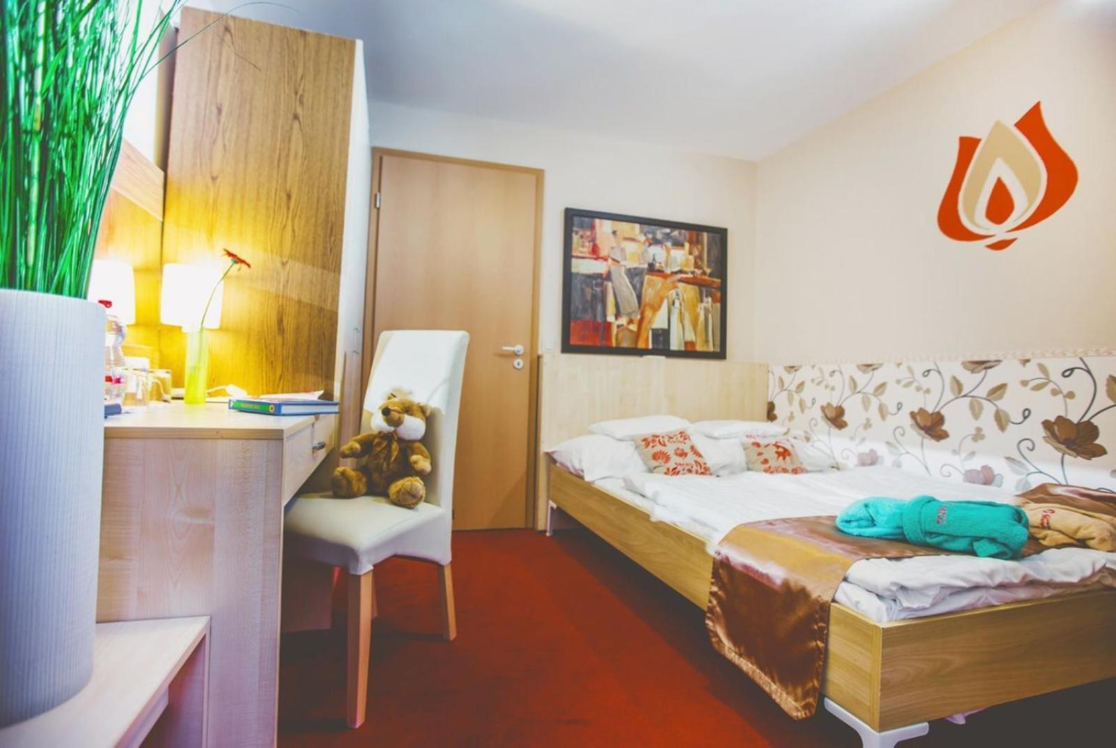 Hotel Piroska บุค ภายนอก รูปภาพ