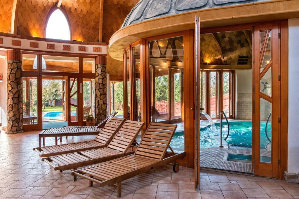 Hotel Piroska บุค ภายนอก รูปภาพ